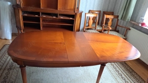 Tische und Stühle der Stilmöbelmarke Warrings, Modell  Salzburg  aus Kirschholz zu verkaufen. 