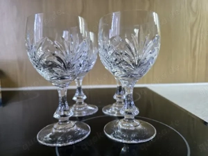 4 Weingläser mit Schliffdekoration