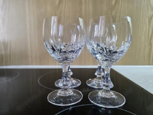 4 Weingläser mit Schliffdekoration