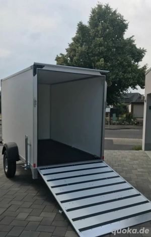 Kofferanhänger Größe 1500kg mit Rampe 