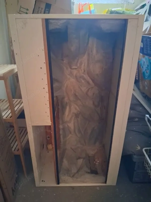 Gebrauchtes Terrarium mit Schäden