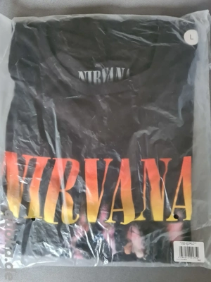 Nirvana Shirt + Pin Neu