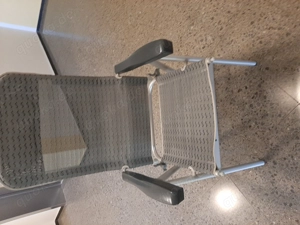 Campingstühle einer mit Beinauflage