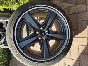 Mustang Mach 1, Satz Kompletträder