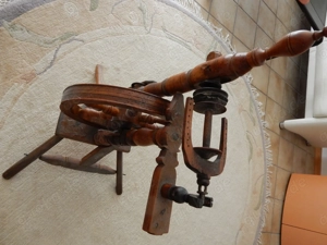 Altes Spinnrad, 91 cm Bild 4