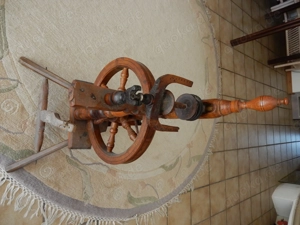 Altes Spinnrad, 91 cm Bild 3