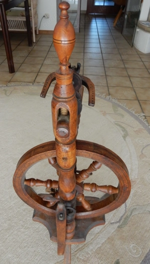 Altes Spinnrad, 91 cm Bild 5