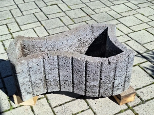 Pflanzstein Fischform grau