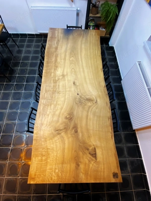 Massiver Eichentisch aus einem Stück Holz Bild 3