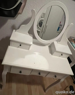 Schminktisch mit Spiegel