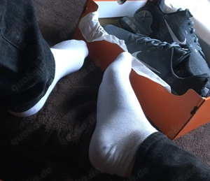 Masturbieren in getragene Sneaker  Schuhe  Socken gegen Tg Bild 10