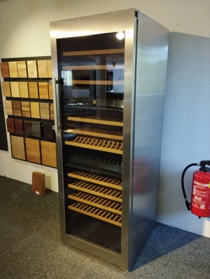 LIEBHERR 3 Zonen Weintemperierschrank Vinidor Wtes 5872 21C Edelstahl Gastro