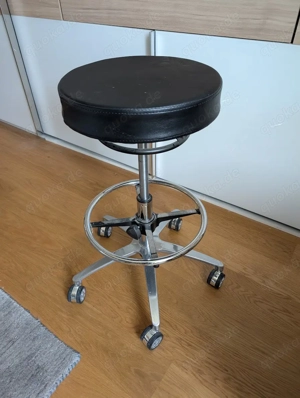 Staboos Rollhocker bis 160 kg - Rundsitz mit Ringauslösung - Drehhocker (Rollen und Fußstütze)  