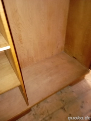 sehr alter Schrank 