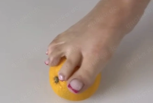 Knack. Quetsch. Crush. Foodcrushing-Videos