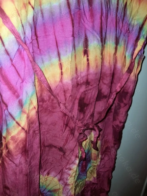 Dunkelrotes Sommer-Kleid mit Batik-Muster Bild 7