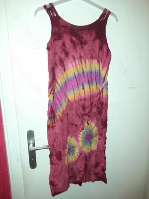 Dunkelrotes Sommer-Kleid mit Batik-Muster Bild 8