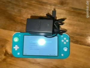 Nintendo Switch Lite türkis mit Pfotenknöpfen