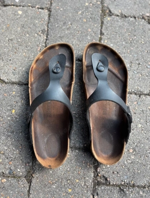 Türkin - Sehr stark getragene Birkenstocks Bild 2