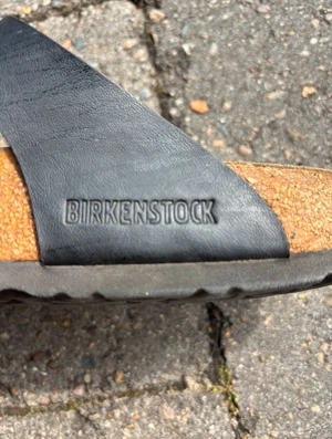Türkin - Sehr stark getragene Birkenstocks Bild 3
