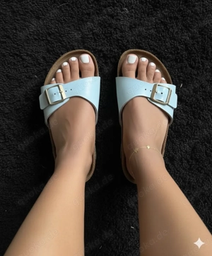 Türkin - Intensiv, barfuß getragene Birkenstocks Madrid