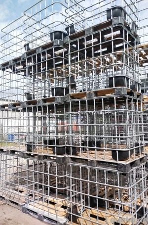 Gitterboxen um Brennholz zu lagern IBC Gitterbox