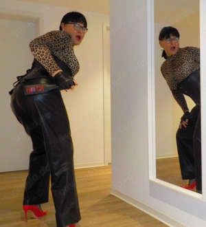 Devoter Fetish-Tranny sucht Abenteuer