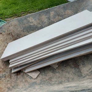 Fliesenreste, grau zu verschenken. Bild 4