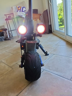 Elektroroller 100km h - 6000W - 120km Reichweite Elektroroller   6000 W100 km ReichweiteHöchstgeschw