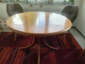 Tisch und Stuehle massive.Holz