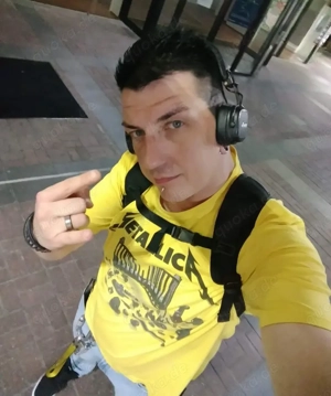 Suche eine Sie ab 18  für ein Sexdate, biete 100 EUR! 