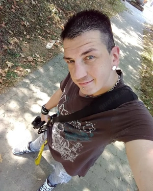 Suche eine Sie für ein Sexdate in Jülich, biete 100 EUR!