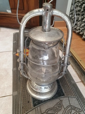 Zum Verkauf steht eine alte DDR Petroleumlampe von FROWO