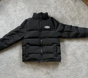 Schwarze Winterjacke 