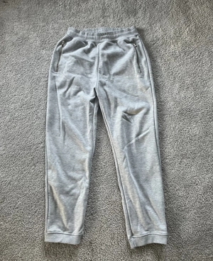 Graue Jogginghose 