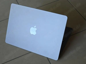 Neu: Apple MacBook Air (2022) Space Grau Bild 2