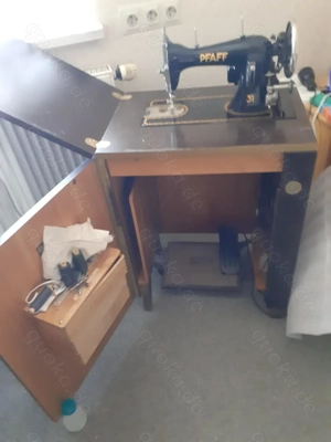 Pfaff  Nähmaschiene mit  Motor  250     im  Kasten  eingbaut