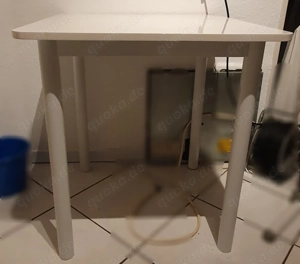 Tisch und 2 Stühle gebraucht