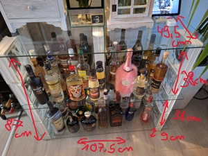 Bar aus Glas ohne Inhalt