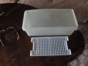 Aufbewahrungsbox von Tupper für Gemüse oder Brot  mit Einlageboden