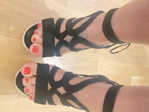 Zahlsklave muss geld abdrücken 