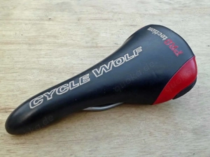 Retro: Sattel CYCLE WOLF PROtection "bestickt" 90er Jahre. Tiptop.