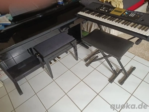 Verkaufe E Piano Hamingway Hochglanz mit Yamaha Keyboard, neuem Hochglanz Hocker verstellb. u. Zubeh