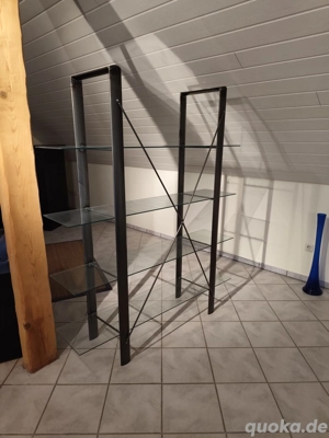 Regal mit Glasböden