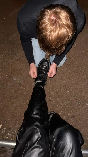 Strenge Goth Herrin sucht Sklaven zur Erziehung