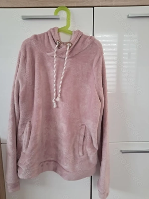 Pullover mit Kaputze und 2 Bauchtaschen 