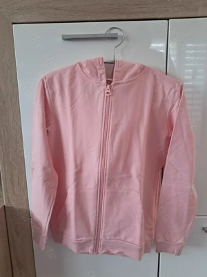 Weste für Kinder mit Kaputze und zwei Bauchtaschen 