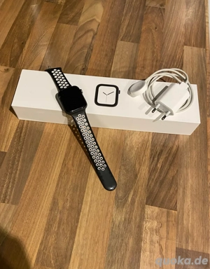 Apple Watch Series 4 schwarz funktionsfähig  Glasschaden