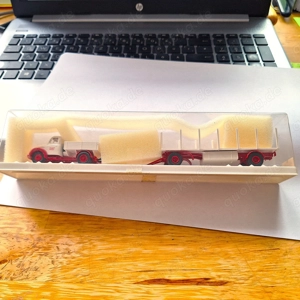 3 Verschiedene  LKW mit Auflieger in 1:87 in der OVP  siehe die Fotos