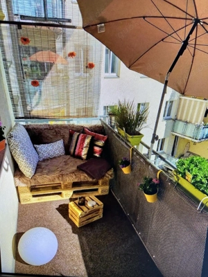 Paletten Sitzmöglichkeiten als Lounge Ecke